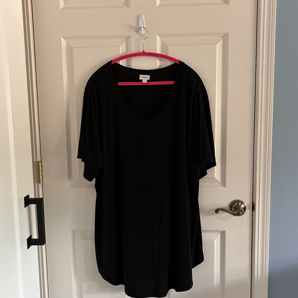 LuLaRoe Black “Iris” Short Sleeve V-Neck Top